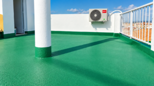 Impermeabilización de terraza con revestimiento verde aplicada por Proyecork